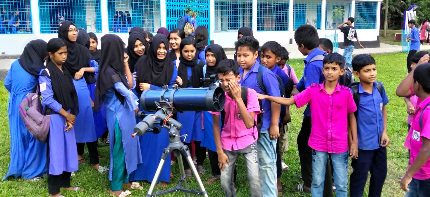 বরিশালের খলিশাকোটা হাই স্কুলে অনুষ্ঠিত ‘অ্যাস্ট্রোস্কুল বাংলাদেশ‌‌‍’